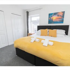 Business Friendly 3br - King Size Beds & Centrally Located Swansea